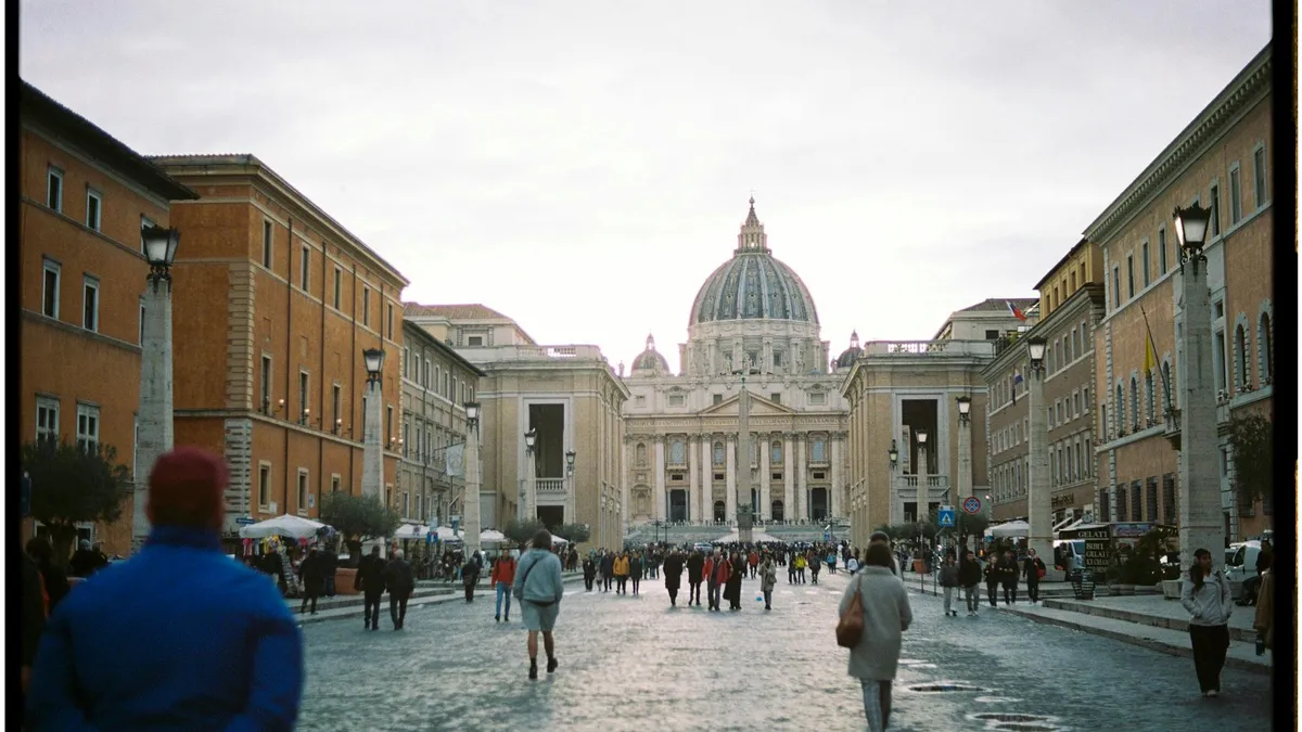 Basílica de San Pedro y Plaza del Vaticano vista aérea